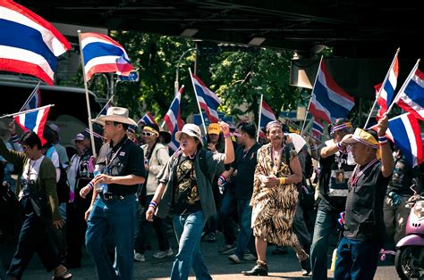  De Thaise Revolutionaire Revolutie; Een Kritische Bekijkingshoek op het Politieke Landschap