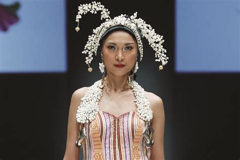 De Jakarta Fashion Week 2018: Een Ontmoeting van Traditionele Textiel en Moderne Designconcepten